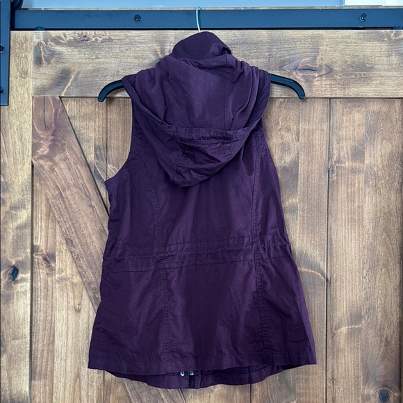 Maurice’s Purple Zip Up Hooded Vest‎ Women’s Medium NWT - Picture 3 of 4
